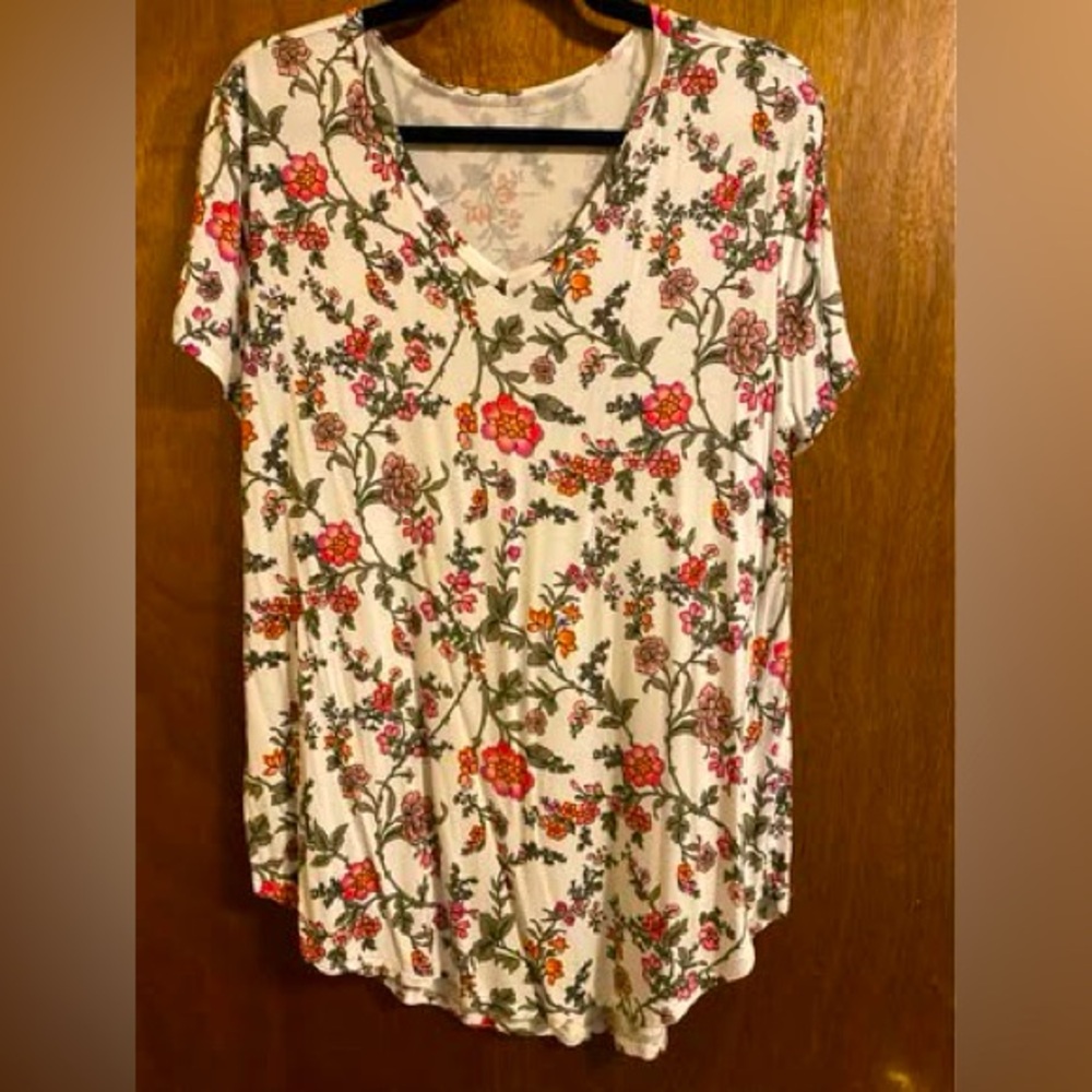 Grace and Lace Perfect V-Neck Tee in Floral Vine